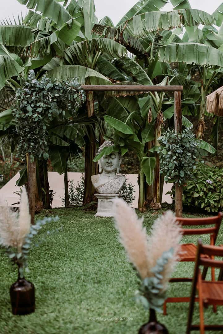 Nestled in the countryside of Vila Nune, Casa Fontelheira is a unique wedding venue that blends rustic charm with relaxed luxury. Offering a mix of stylishly renovated stone villas and upscale glamping tents, it creates a peaceful, nature-immersed setting ideal for intimate weddings. With sweeping valley views, a serene pool area, and flexible accommodation options, it’s perfect for couples looking to celebrate in a laid-back yet elegant atmosphere surrounded by nature.