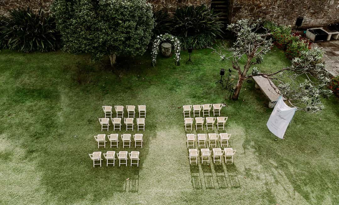 Historic Casa de Vilela wedding venue surrounded by vineyards with vintage interior details