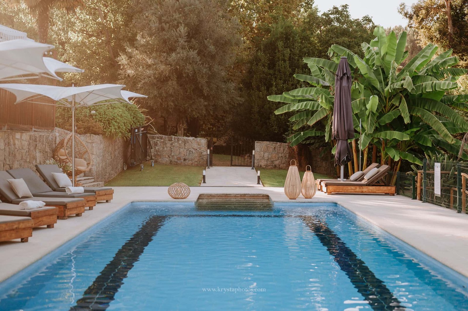 Heated pool at Casa Fontelheira in Northern Portugal – ideal for honeymoons and family retreats.