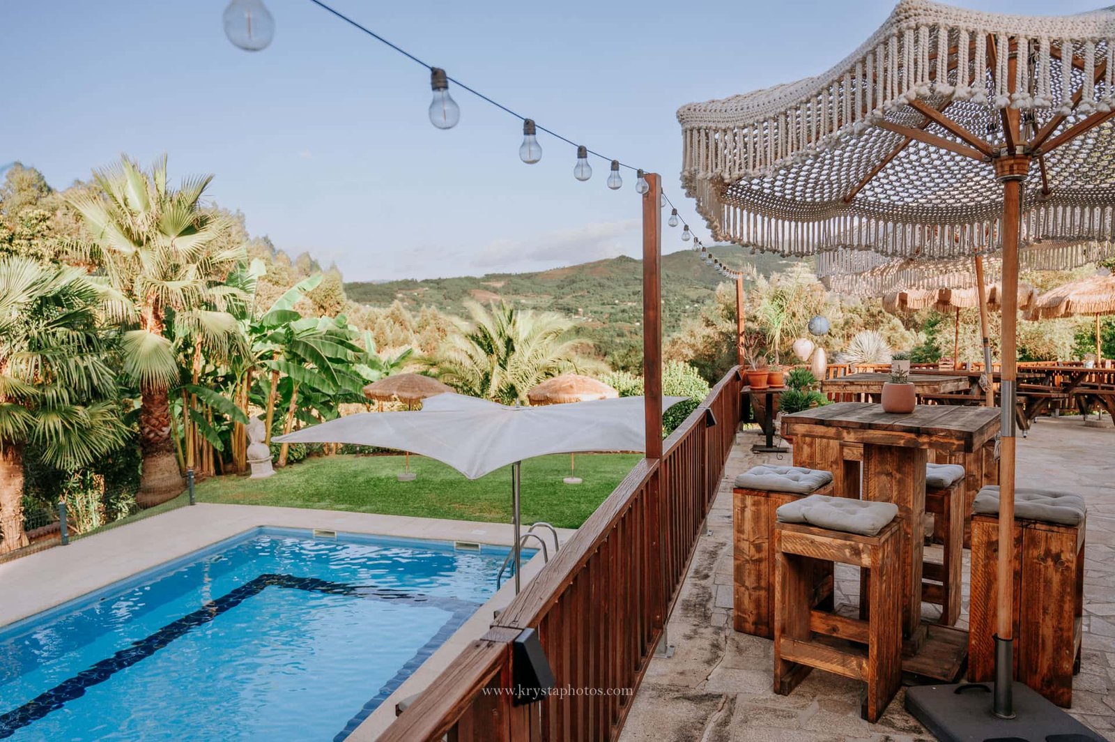 Nestled in the countryside of Vila Nune, Casa Fontelheira is a unique wedding venue that blends rustic charm with relaxed luxury. Offering a mix of stylishly renovated stone villas and upscale glamping tents, it creates a peaceful, nature-immersed setting ideal for intimate weddings. With sweeping valley views, a serene pool area, and flexible accommodation options, it’s perfect for couples looking to celebrate in a laid-back yet elegant atmosphere surrounded by nature.