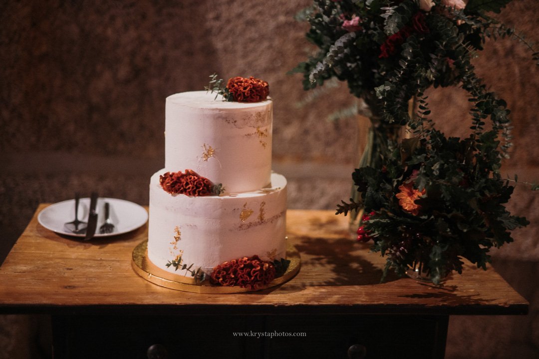 Close-up of elegant wedding cake with floral details at whimsical vineyard wedding in Portugal