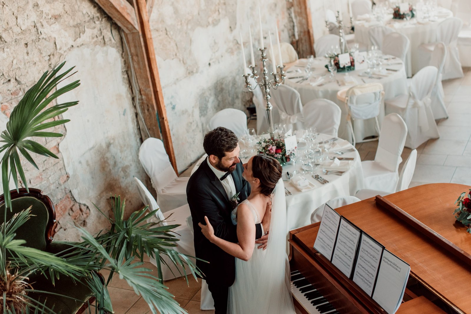 Quinta do Crasto intimate wedding venue with vineyard views and romantic dinner overlooking the Douro Valley