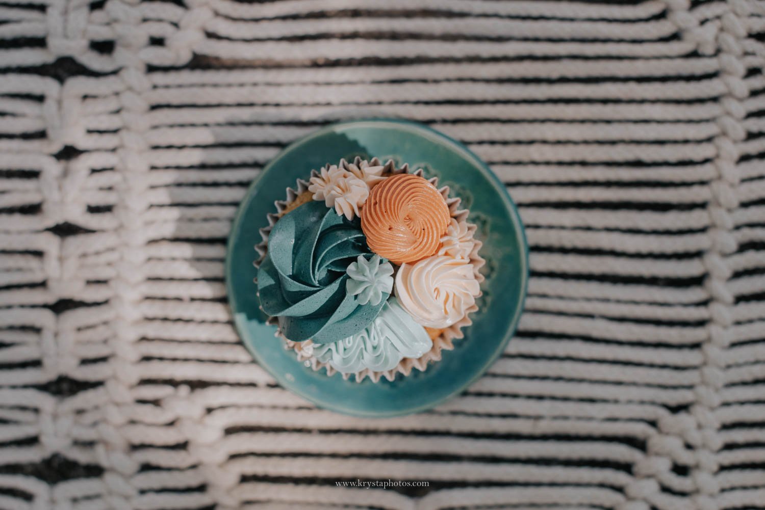 Boho chic mini wedding cake with citrus decoration from creative wedding editorial photographed in Portugal