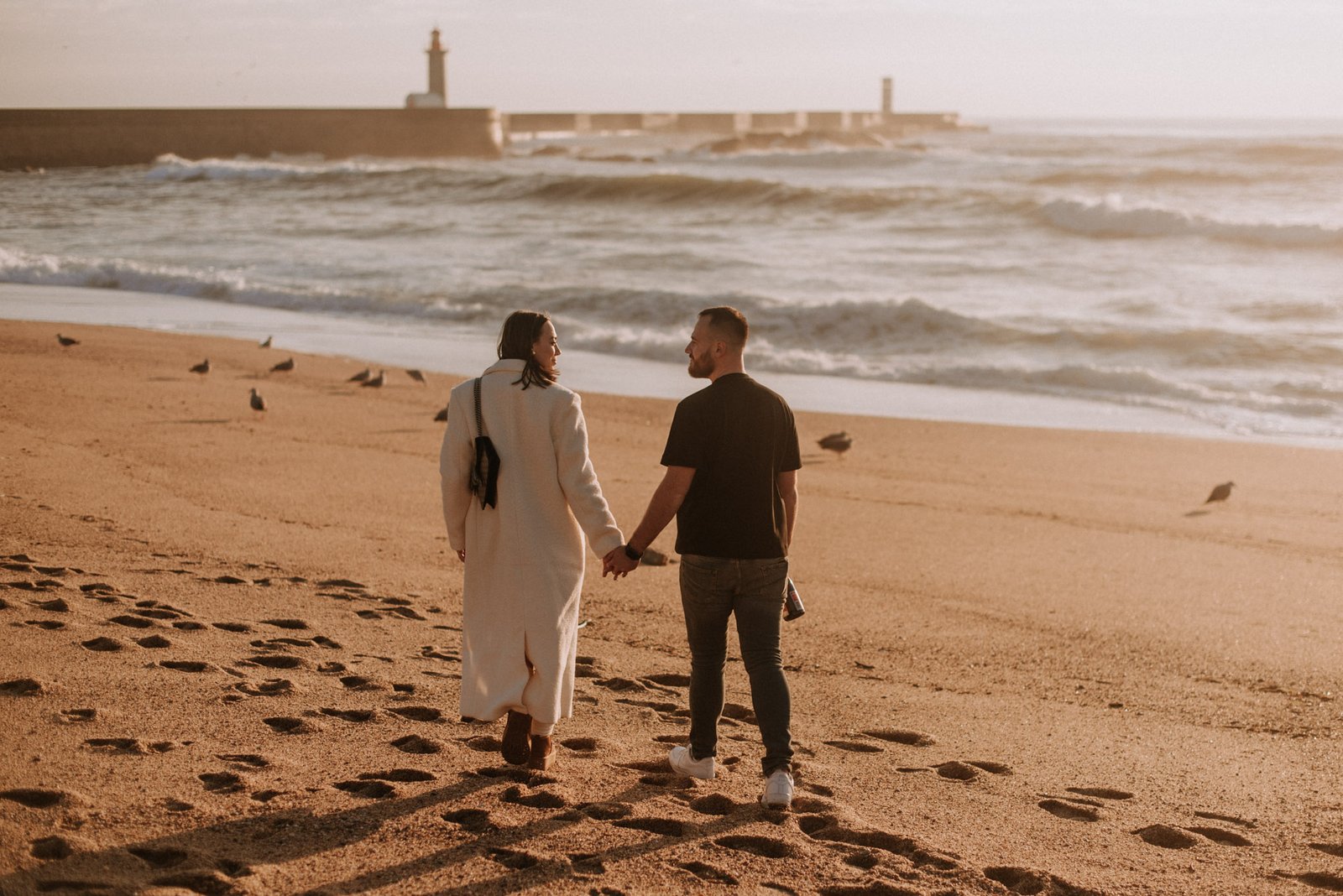 couple photoshoot at Foz do Douro lighthouse Porto with ocean and sunset light