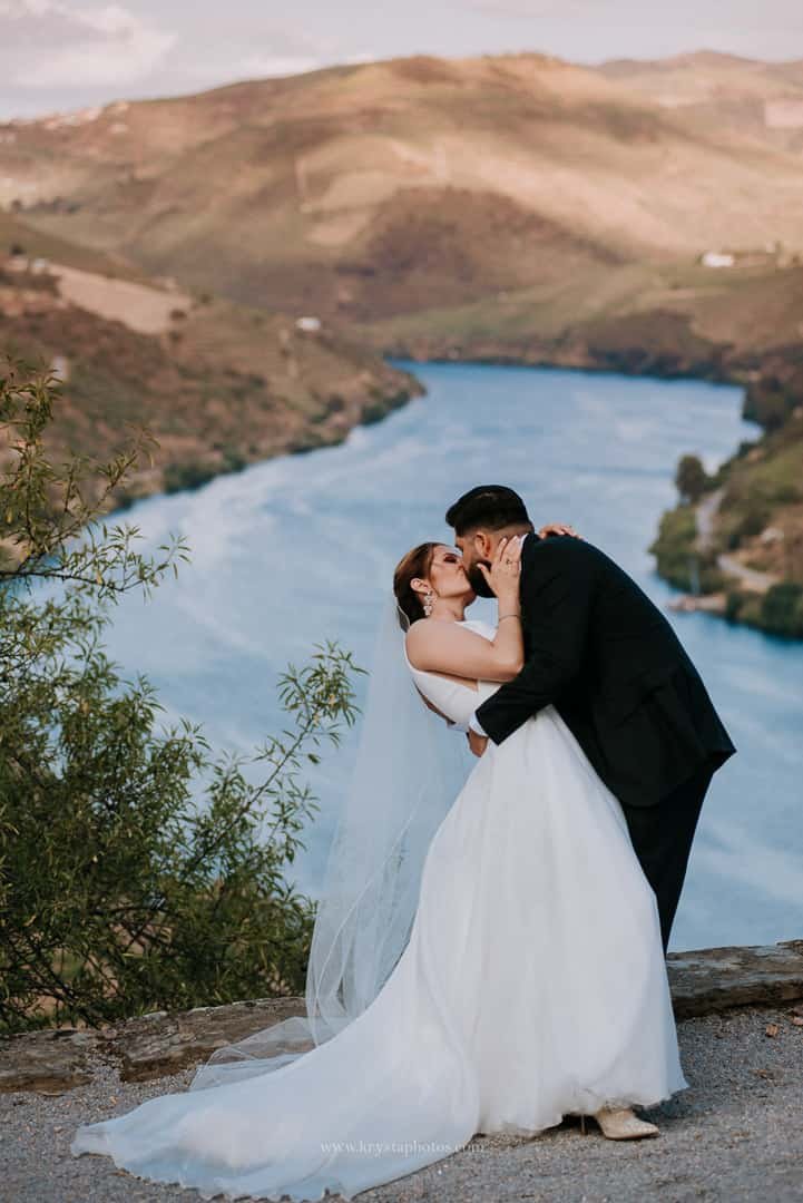 Quinta do Crasto intimate wedding venue with vineyard views and romantic dinner overlooking the Douro Valley