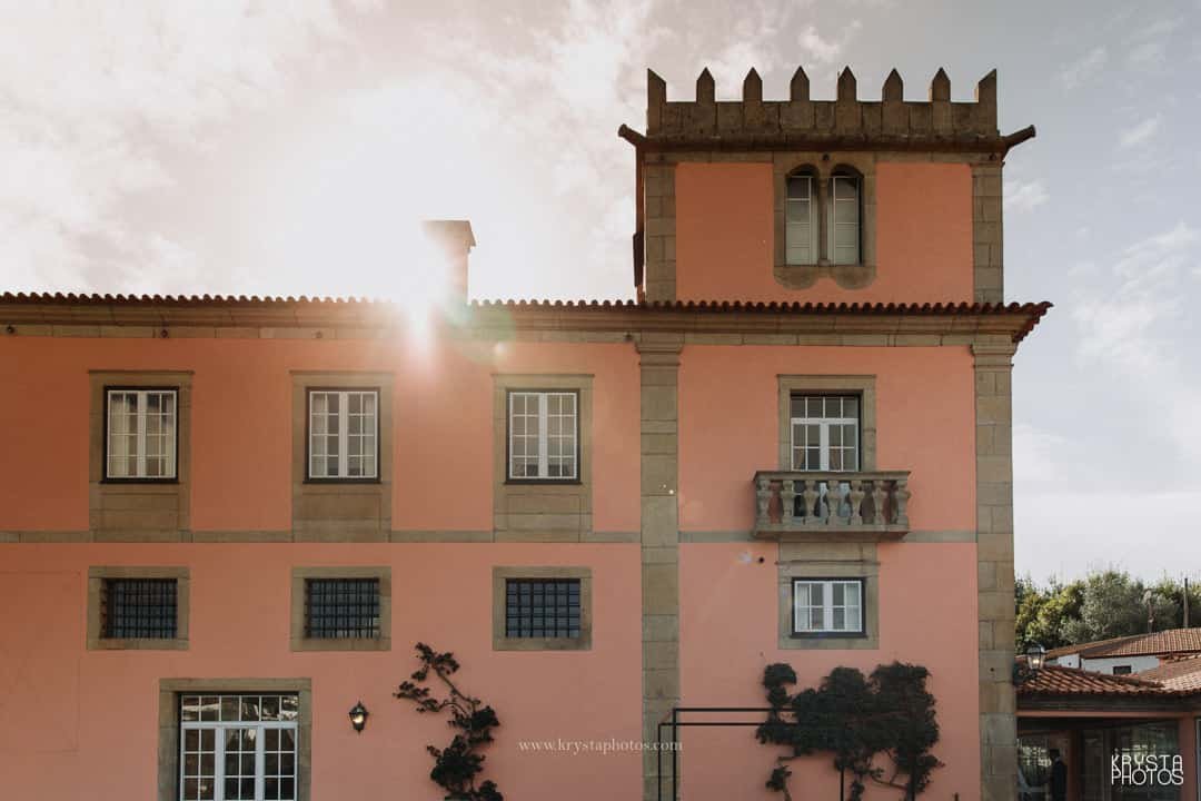 Modern wedding venue Torre Bela in Vila Nova de Gaia surrounded by lush greenery and stylish event spaces
