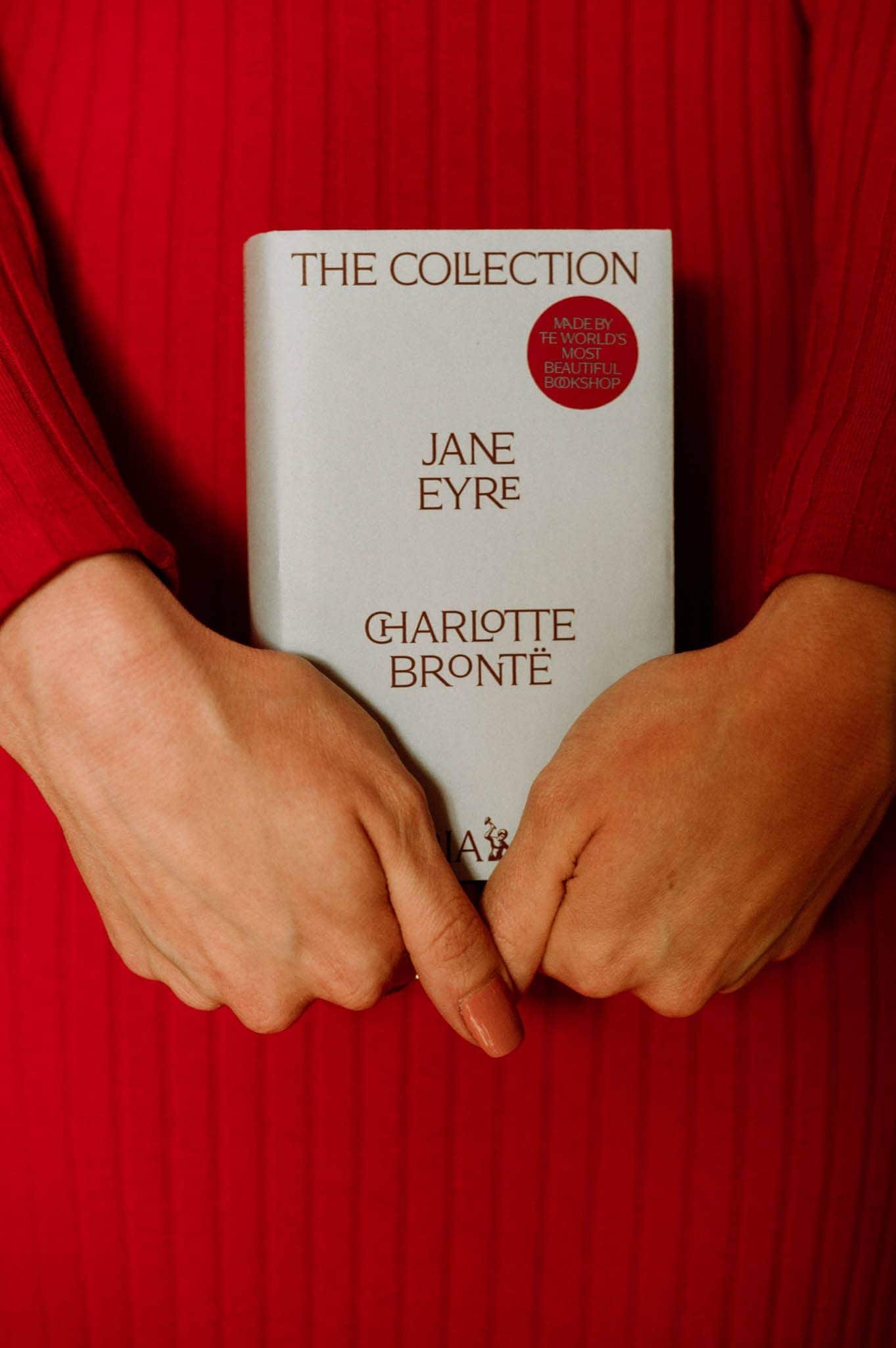 surprise engagement photoshoot at Livraria Lello, in Porto